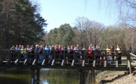 Poszukiwanie wiosny z kijkami - rajd nordic walking w Legbądzie