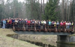 Chwycili za kijki i maszerowali w rajdzie nordic walking w Legbądzie